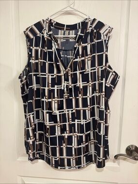 Geometric Print Sleeveless Muscle Tee in Navy, Brown & White